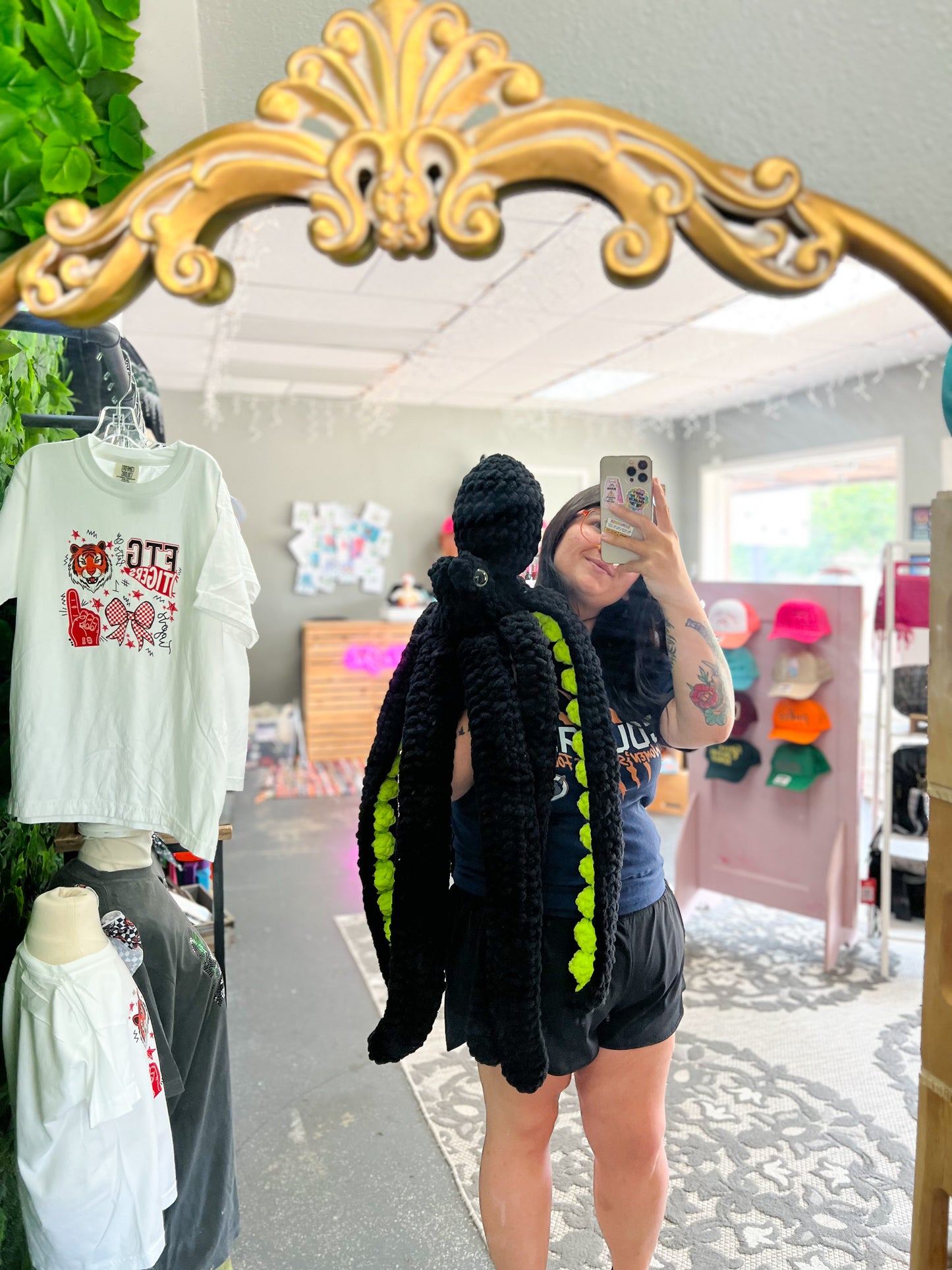 giant octo w/ baby