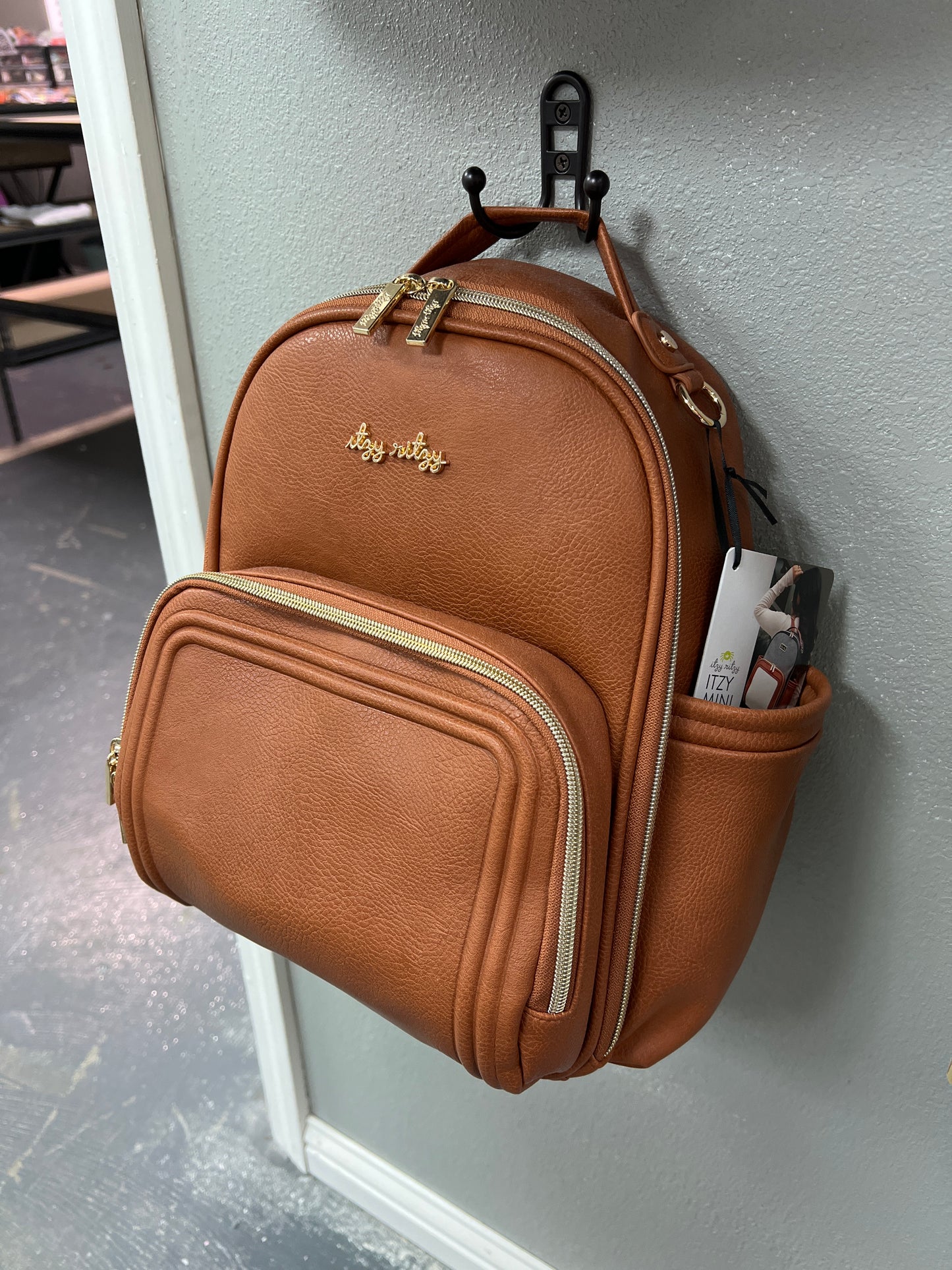 ITZY MINI PLS COGNAC