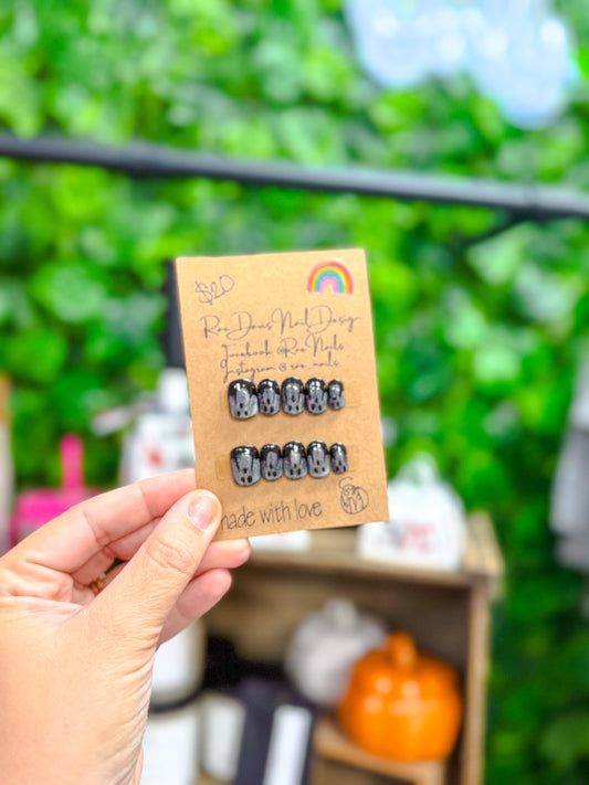 Press On Nail Set | silver ghost {size youth med}