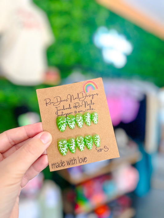 Press On Nail Set | Green w/ vines {size small}