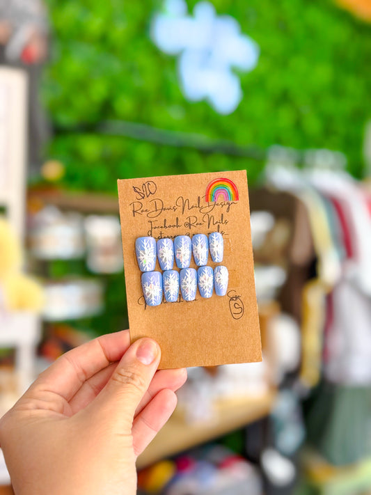 Press On Nail Set | baby blue w/ snowflakes {size small}