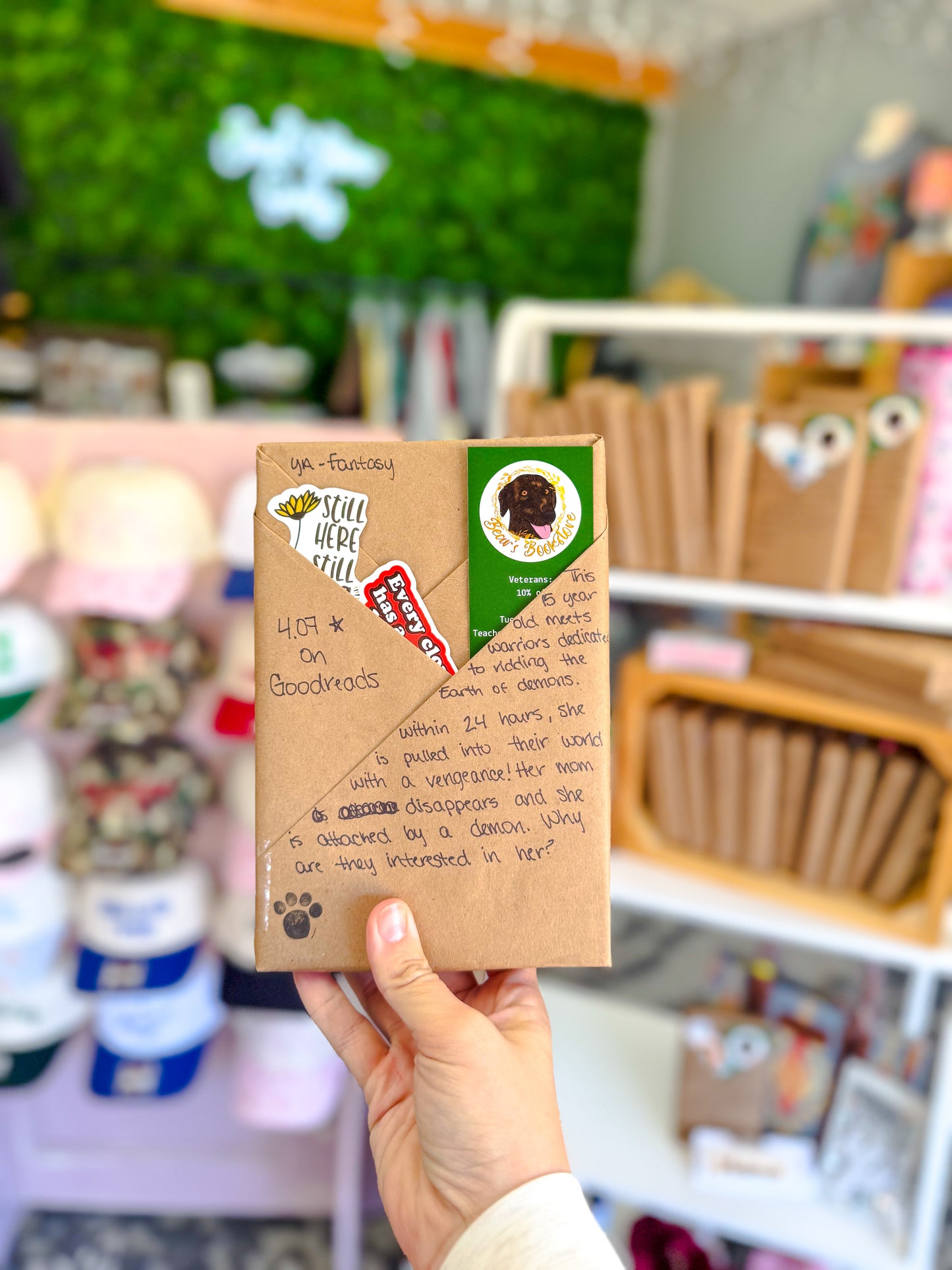 Blind Date With a Book : YA-Fantasy | 4.07 Goodreads