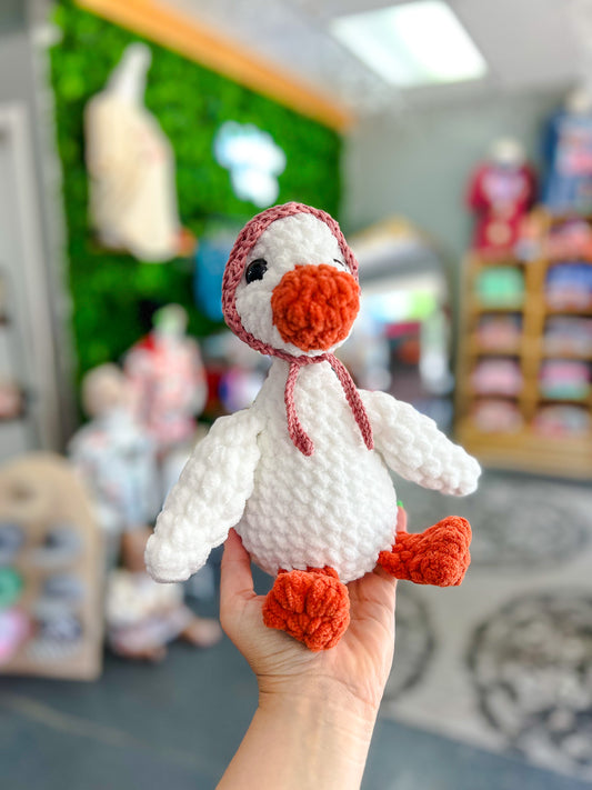 goose w/ bonnet