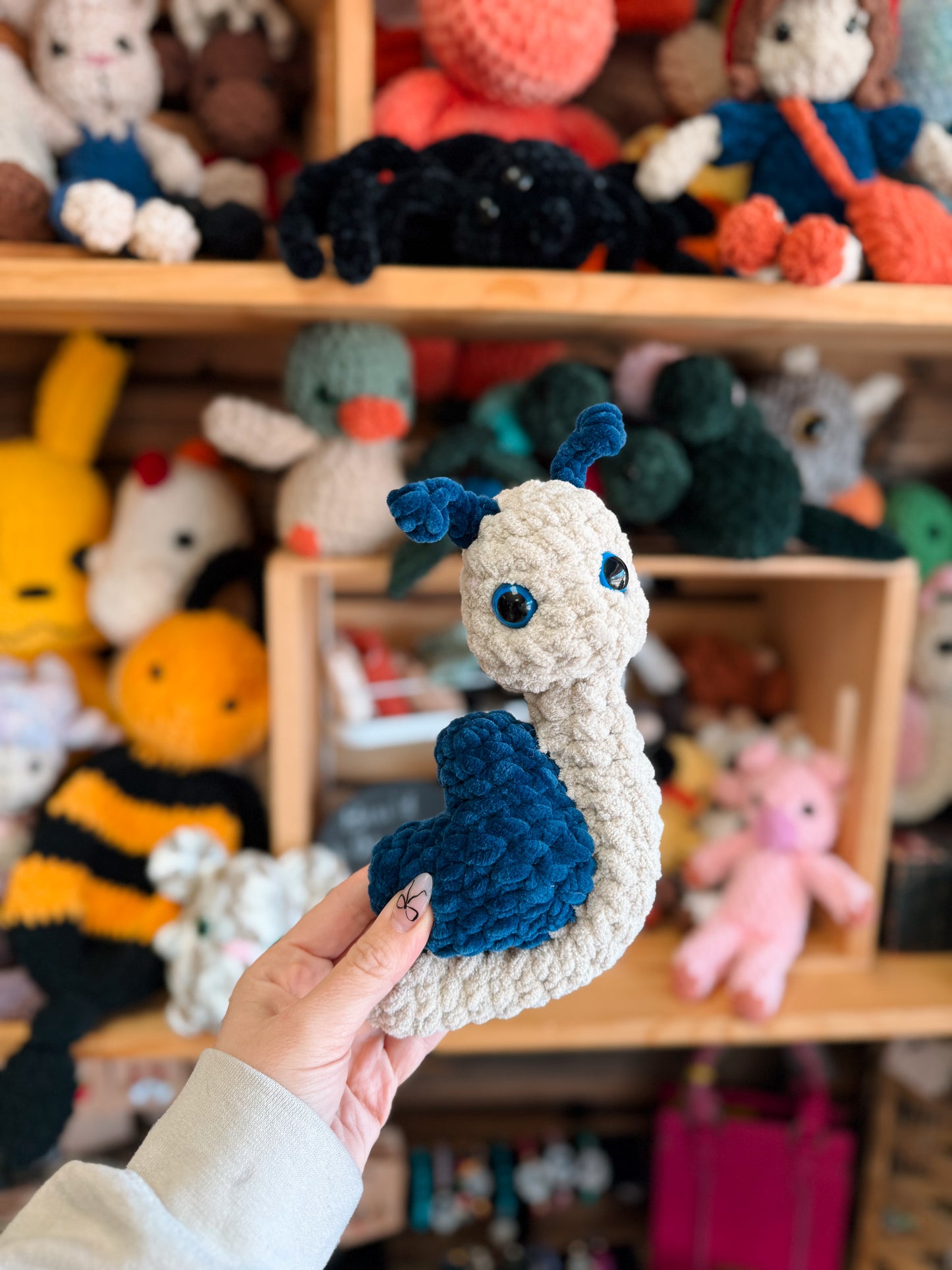 Dark blue heart snail