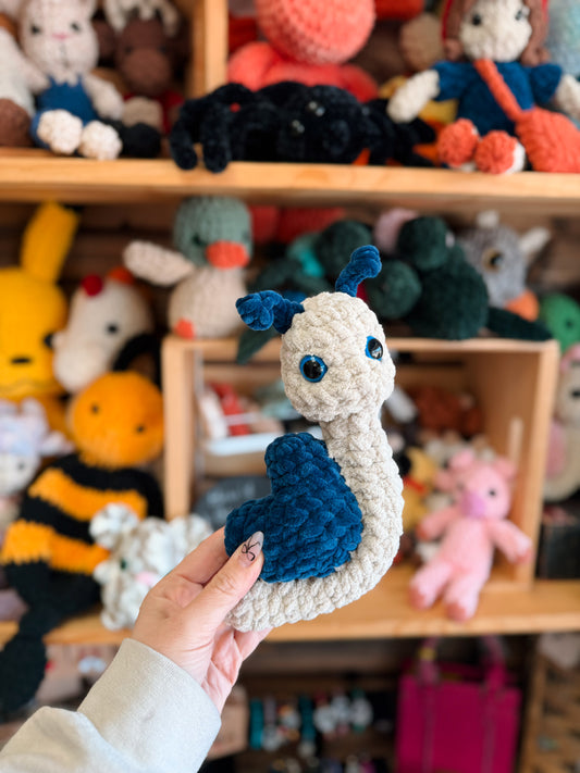 Dark blue heart snail