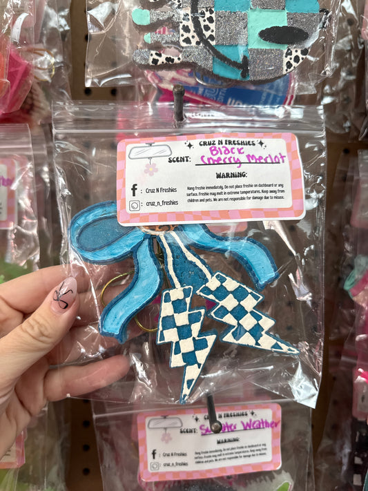 Checkered Bolt Bow - Black Cherry Merlot